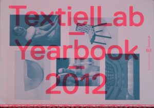 textiellab-2012-yearbook-zeewierkleden_seaweed_handtufted_-sculptures_-margot_berkman-img_3734-kopie